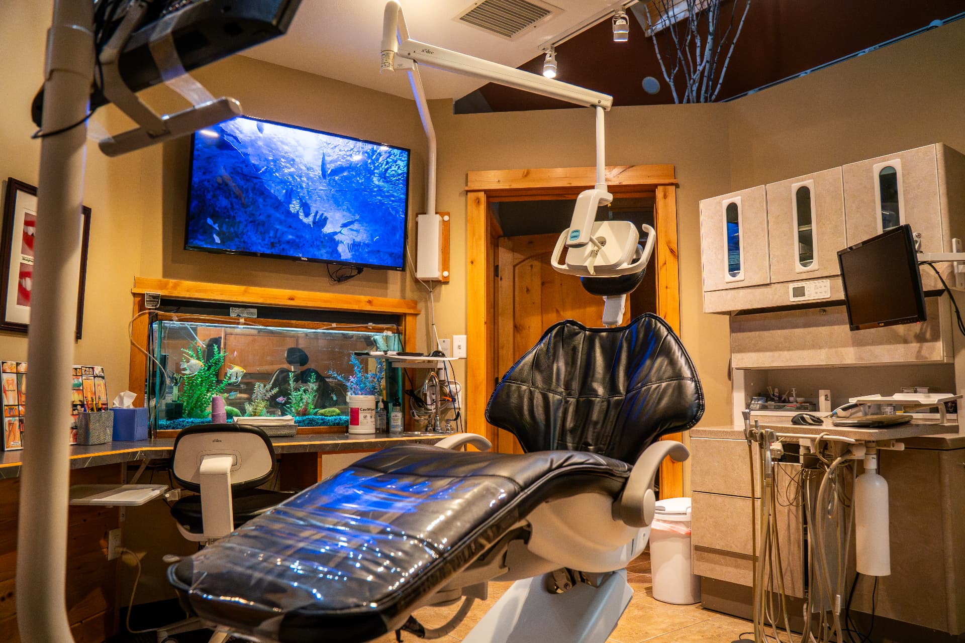 Treatment room with imaging arm